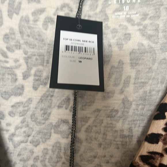 NWT TOP - Picture 2 of 3